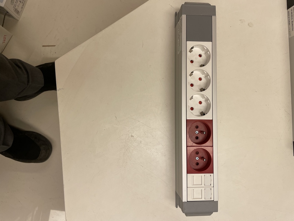 [KON 02 3211] 3 Mains + 2 UPS + 2 DATA